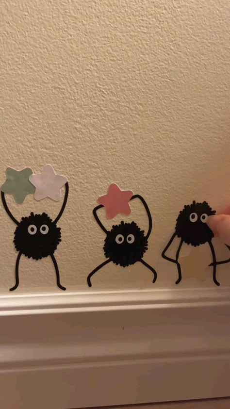 I made the soot sprites wall decor using vinyl and the stars are vinyl sticker material. which is your favourite little Ghibli character?👀✨ #sootsprite #homedecordiy #walldecorideas #cutecore #totoro #ghibli #susuwatari Studio Ghibli Diy, Studio Ghibli Crafts, Ghibli Character, Ocean Room Decor, Totoro Ghibli, Soot Sprite, Diy Room Decor Videos, Easy Room Decor, Easy Diy Room Decor