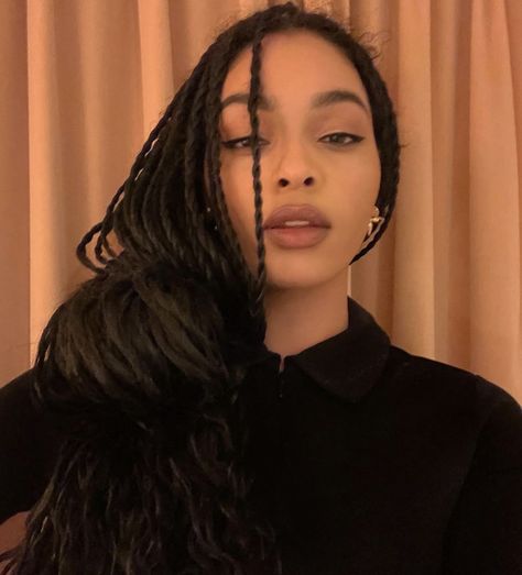 Sharon Alexie, 1k Followers, Face Card, 가을 패션, Gorgeous Hair, Protective Styles, Black Beauty, Black Women Hairstyles, Maquillaje De Ojos