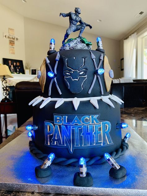 Black Panther Avenger birthday cake Wakanda Cake, Black Panther Cake Ideas, Black Panther Birthday Party Ideas, Black Panther Birthday Cake, Black Panther Cake, Black Panther Birthday Party, Marvel Birthday Cake, Panthers Cake, Black Panther Birthday