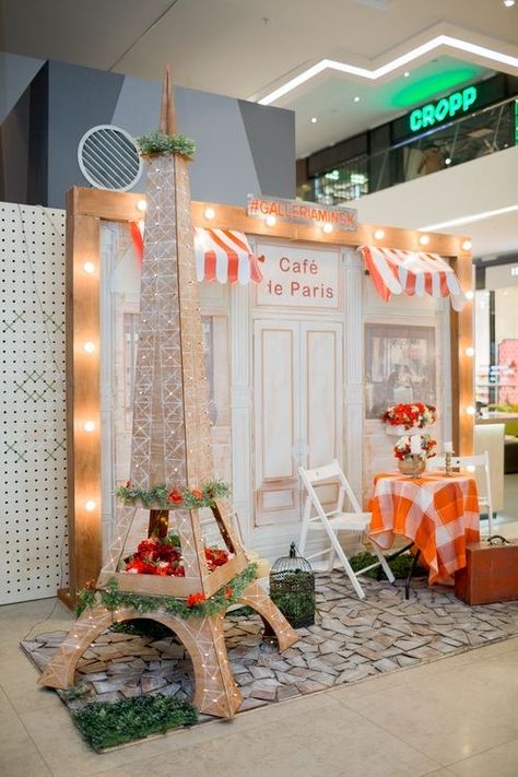 Paris Party Decorations Diy, Spring Time In Paris Theme Ideas, France Decorations Party, France Themed Party, Paris Photo Booth, Paris Backdrop, Paris Party Decorations, Diy Paris, Paris Themed Birthday Party