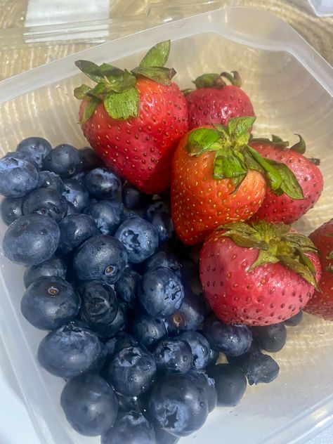 #fresh #strawberry #blueberry #food #foodporn #foodphotography #foodislove #heknows #ifkyk Tess Core, Blueberry Food, List Of Favorite Things, Blueberry And Strawberry, Blueberries And Strawberries, Strawberry Blueberry, Strawberry Fruit, Best Duos, Fresh Strawberry