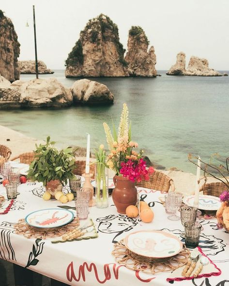 GOALS • Instagram Beach Cocktail Hour, Mama Mia Wedding, Kids Table Decorations, Picnic Table Decor, Dinner Setup, Sicilian Wedding, Birthday Table Decorations, Amalfi Coast Wedding, Cocktail Hour Wedding