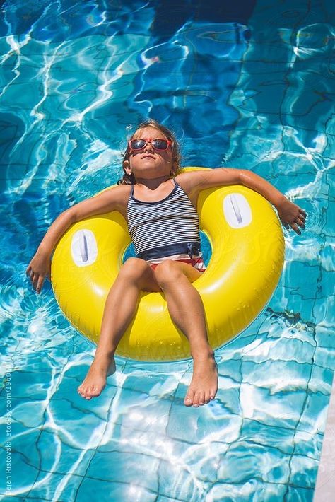 Pool Pics, Pool Party Kids, Children Swimming Pool, Summer Themes, Pool Photography, Pool Hairstyle Ideas, Pool Picture, Hairstyle Idea, Summer Pool Party