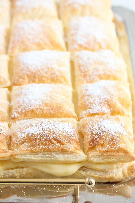 Puff Pastry Cake, Pastry Recipes Dessert, Custard Pies, Puff Pastry Recipes Dessert, Romanian Desserts, Pastries Recipes Dessert, Puff Pastry Filling, Cream Puff Recipe, Puff Pastry Desserts