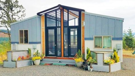 Two Tiny Houses Are Connected With A Central Sun Room & Deck - DIY Ways Container Home Designs, Tiny House Nation, A Small House, Tiny House Inspiration, Casa Container, Tiny House Movement, Container House Design, Tiny House Cabin, Shipping Containers