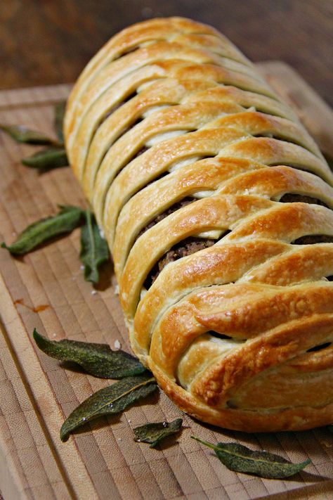 blender Vegan Thanksgiving Wellington, Vegan Wellington Christmas, Vegan Holiday Roast, Vegan Thanksgiving Roast, Veg Wellington, Leek Wellington, Vegan Christmas Roast, Vegan Wellington Recipe, Vegan Christmas Food