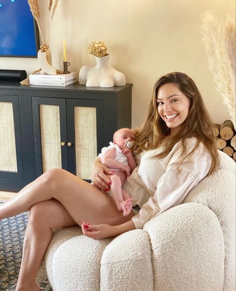 Kelly Brook, Beautiful Lingerie, Female Celebrities, Step Inside, Oh My, Toddler Bed, Hollywood, Actresses, Lingerie