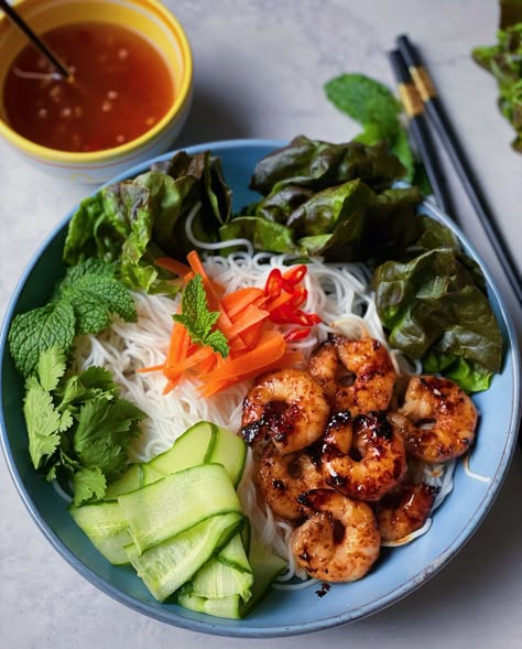 SHRIMP VERMICELLI BOWLS😍Let’s be real, it’s 500 degrees outside and we need quick, easy, cold meals that don’t require us to turn on the oven. This Shrimp Vermicelli Bowl hits on all counts - the shrimp takes less than 3 minutes to cook, and the cold noodles pair perfectly with fresh crisp veggies and fresh herbs. Inspired by Vietnamese flavors, this bowl is the flavor bomb you’re going to want to have for lunch AND dinner all week long. You’re gonna love this one!Serves 2.Ingredients:For the L Prawn Vermicelli Noodles, Vietnamese Recipes Shrimp, Vermicelli Shrimp Recipes, Shrimp Vermicelli Recipes, Shrimp Vermicelli Bowl, Vermicelli Bowl Sauce, Vietnamese Bowls, Vietnamese Vermicelli Bowl, Wicked Recipes