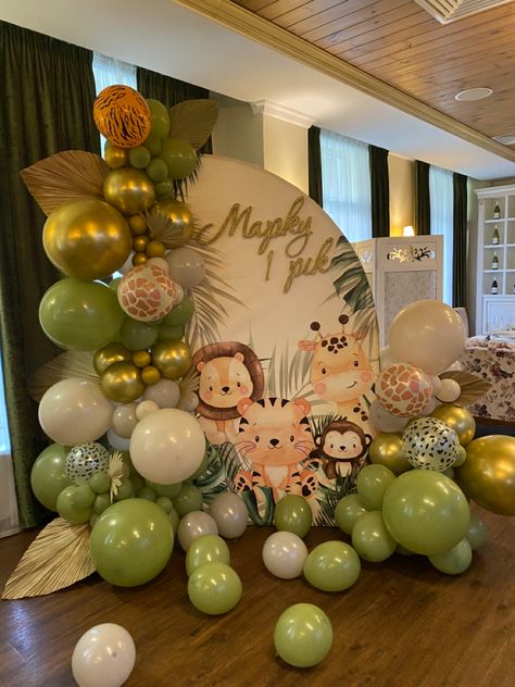 Safari Animal Birthday Party Decoration, Animal Theme Birthday Decoration, 1st Birthday Safari Theme, Baby Safari Birthday Party, Animal Themed Birthday Party Decorations Jungle Safari, Safari Baby Theme, Animal Theme Balloon Garland, Birthday Decorations Simple, Balloon Safari Decoration