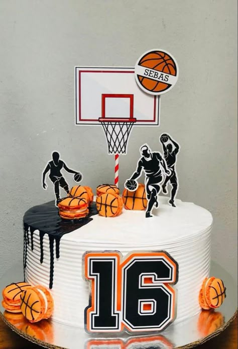 Bolo Do Barcelona, Basketball Birthday Cake, Sweet Birthday Cake, Flower Cake Design, Basketball Birthday Party, Basketball Theme Party, Cake For Boyfriend, Strawberry Cream Cakes, 13 Birthday Cake