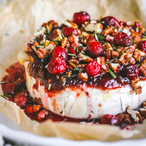 Easy Cranberry Pecan Baked Brie (holiday appetizer) Cranberry Pecan Baked Brie, Brie With Cranberries, Holiday Brie, Thanksgiving Recipes Appetizers, Baked Brie Cranberry, Easy Thanksgiving Recipes Appetizers, Honey Appetizers, Family Recipies, Cranberry Appetizer