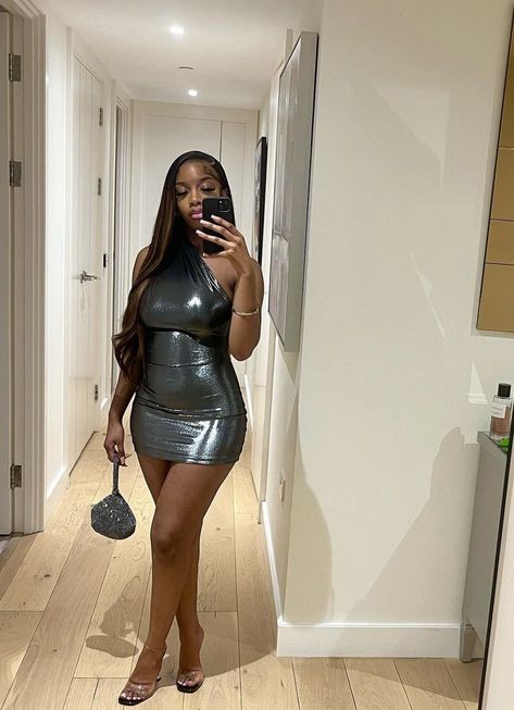 18th Birthday Ideas Outfits, 21 Outfit Birthday Night, 17th Birthday Dress Ideas, Baddie Black Dress, Birthday Outfit 17, 23rd Birthday Outfit, Bday Shoes, 17th Birthday Outfit, 21 Birthday Outfit