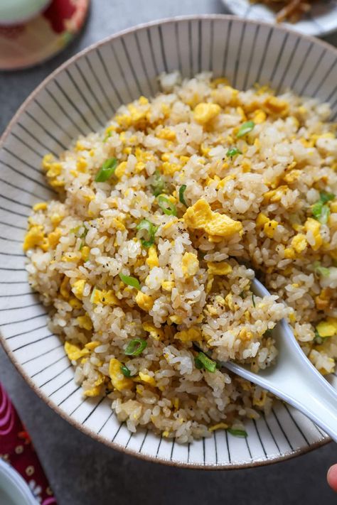 Egg Fried Rice Fried Egg With Rice, Eggs Fried Rice, Fried Rice And Egg, Egg Fried Rice Aesthetic, Vegetarian Rice Bowl, Healthy Rice Bowl, Fried Rice Egg, Rice With Meat, Egg And Rice