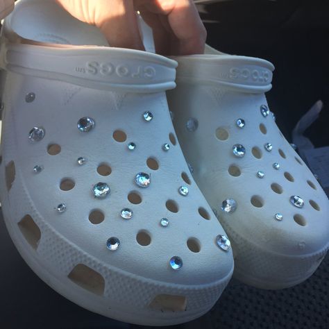 Croc Wedding, Wedding Crocs, Citrus Water, Comfortable Wedding Shoes, Crocs Ideas, Crocs Fashion, Shoes Crocs, Quinceanera Dresses Pink, Wedding Shoes Comfortable