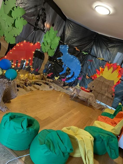 Dinosaur Classroom, Dinosaur Activities Preschool, Dinosaur Dig, Dino Park, Dinosaur Themed Birthday Party, Art Activities For Toddlers, Dinosaur Activities, Dinosaur Theme Party, Dinosaur Crafts