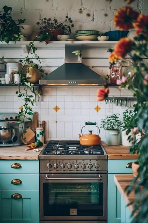 Space Above Stove Ideas for Your Kitchen Upgrade Over Stove Cabinet Ideas, Above Range Ideas, Shelf Behind Stove, Above Stove Storage, Space Above Stove, Above Stove Ideas, Shelf Above Stove, Green House Kitchen, Above Fridge