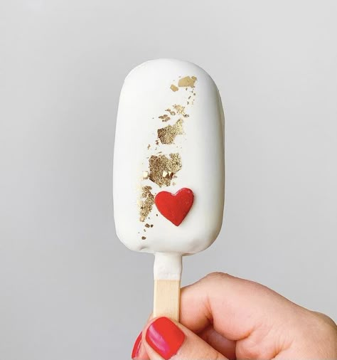 Valentine's Cakecicles, Valentine Cakecicles, Valentines Day Cakesicles, Valentines Cakesicles Ideas, Valentines Cakesicles, Heart Cakesicles, Chocolate Heart Cakes, Valentine Chocolate Covered Strawberries, Popsicles Cake