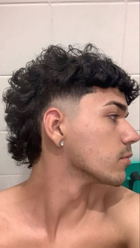 Mens Haircuts Thick Hair, Taper Fade Short Hair, Fade Haircut Curly Hair, Taper Fade Curly Hair, Long Curly Haircuts, Really Curly Hair, Curly Hair Fade, Mens Hairstyles Fade, Mens Haircuts Short Hair