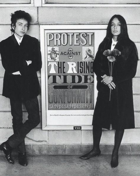 Protest Against the Rising Tide of Conformity Bob Dylan and Joan Baez by Daniel Kramer, 1964 Billy The Kid, Photo Star, Rising Tide, Joan Baez, Joe Cocker, Protest Signs, Rock N’roll, I'm With The Band, New Rock