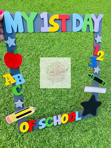 School Selfie Frame, 1st Day At School Frame, 1st Day Of School Pictures, School Photo Frames, School Picture Frames, Preschool First Day, First Day Of School Pictures, Emotions Preschool, Back To School Pictures