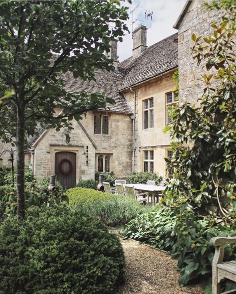 English Country Cottages, English Manor Houses, English Country Cottage, Old Manor, Irish Cottage, Relaxing Weekend, English Country Gardens, Countryside House, Food Style