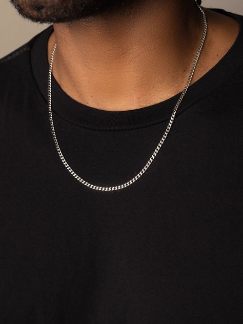 Small Chain Men, Man Silver Necklace, How To Wear Mens Jewelry, Guys Necklaces Silver, Guys Chains Necklace, Guy Chains Necklace, White Gold Chains Mens, Aesthetic Chains Men, Silver Chains For Men Design Latest