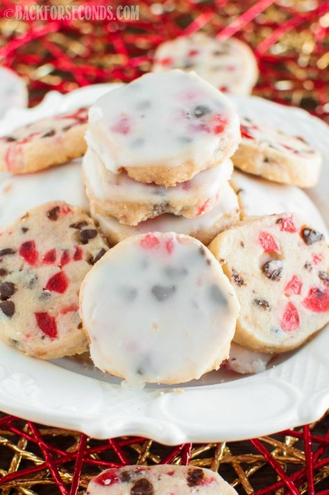 INCREDIBLE Glazed Cherry Chocolate Chip Shortbread Cookies Simple Cookie Dough Recipe, Cherry Shortbread, Candy Cane Cookie Recipe, Ultimate Cookie Recipe, Cherry Cake Recipe, Chocolate Chip Shortbread, Chocolate Cherries, Glazed Cherries, Shortbread Cookies Christmas