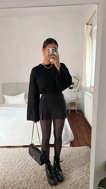 Houseparty Outfits, Black Skirt Outfits, Rok Mini, Winter Fashion Outfits Casual, Cold Outfits, Miniskirt Outfits, Looks Black, Autumn Outfits, Looks Chic