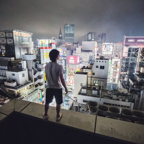 Parkour Poses Reference, Parkour Photography, Extreme Perspective, Perspective City, Rooftop Photography, City Reference, B Boying, Background References, Perspective Photography