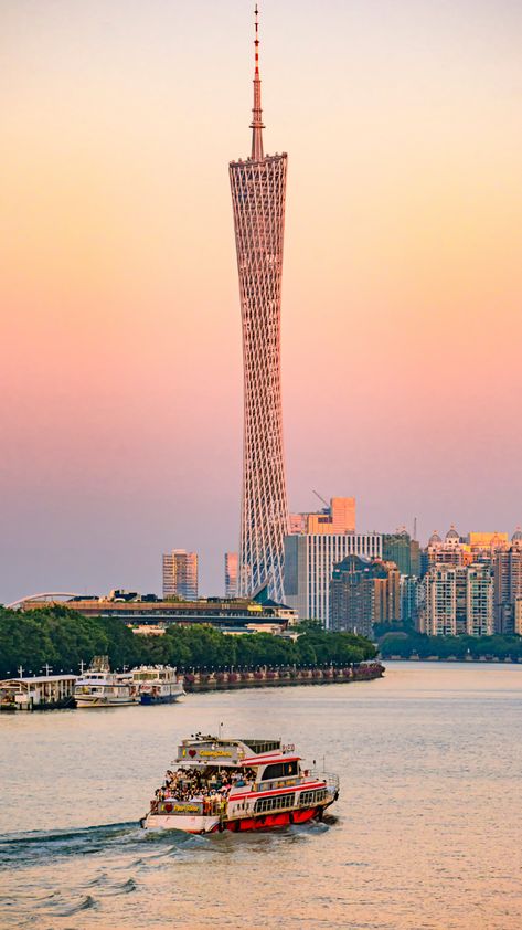 #Guangzhou never fails to amaze us! 🌆💖 Witness the most breathtaking spectacle in #CantonTower as dusk descends, turning the sky into a myriad of stunning pink hues. 🎀 It's a sight so extraordinary! 📷 HQ汤圆 Canton Tower, Hawaii Wall Art, China City, Happy Makar Sankranti, Makar Sankranti, Guangzhou China, Guangzhou, Wellington, The Sky