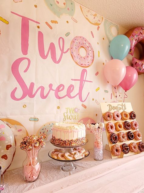 Donut Two Birthday Party, Baby Girl 2nd Birthday Theme Ideas, Donut Second Birthday Party, 2 Year Birthday Girl Summer, 2 Sweet Birthday Party Food, Totally Two Birthday, 2nd Birthday Donut Theme, Donut Theme 2nd Birthday Party, Two Year Old Donut Birthday Party