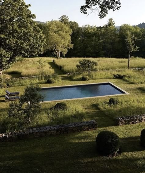 Country Swimming Pools, Modern House Countryside, Pool On Slope, House With Vines, Farmhouse Swimming Pool, Running Ducks, Farm Pool, Country Pool Landscaping, Cottage Pool