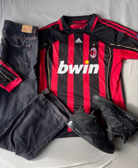 Football Jersey Outfit, Volleyball Jerseys, Streetwear Ideas, Vintage Football Shirts, Retro Football Shirts, Street Style Outfits Men, Street Fashion Men Streetwear, Jersey Outfit, Guys Clothing Styles