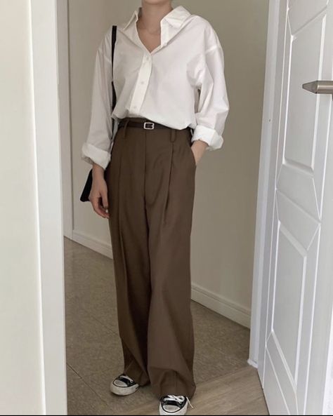 Cream Color Pants Outfit, Tan Trousers Outfit Women, White Brown Outfit, 20th Birthday Outfit, Goblin Academia, Combination Outfit, Beige Pants Outfit, Colored Pants Outfits, Slacks Outfit