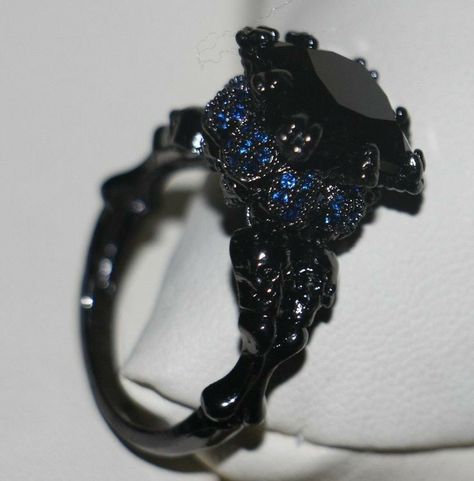 Rose Engagement Ring Vintage, Rhodium Ring, Gothic Engagement Ring, Jewelry Skull, Black Gold Jewelry, Black Wedding Rings, Magical Jewelry, Black Sapphire, Cocktail Wedding