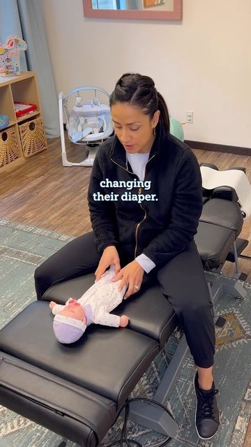 Momma’s Chiro on Instagram: "Changing diapers? 🍼 Here’s how to avoid possibly straining baby’s neck or back 😊 ▫️ @mommaschiro ▫️ #mom #momlife #huntingtonbeach #california #diaper #diaperchanging #chiropractic #pediatricchiropractic #momsofinstagram #momsofinsta #baby #babyfever" Newborn Care, Baby Tips, Baby Hacks, Chiropractic, Huntington Beach, Baby Fever, Pediatrics, Infants, Healthy Drinks