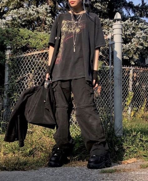 Grunge Fashion, Comfy Outfit Inspo, Fashion, Fall Fashion, Alt Fashion, Ripped Jeans, Band Tee Look Grunge, Alt Outfits, Baggy Clothes, Tomboy Style Outfits, Alt Fashion, Oversized Style, Swaggy Outfits, Tomboy Fashion, Goth Outfits