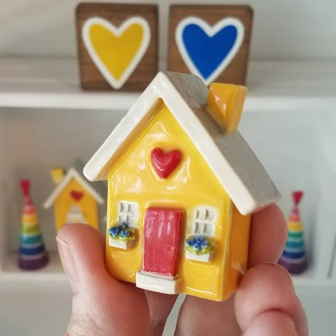 Beth Macre 🎨 on Instagram: “Details. 💛🏠💙 🤓 Happy Humpday! #littleclayhouses #bethmacrestudio” Clay Houses Art, Diy Clay House Village, Clay House Sculpture, Tiny Clay Houses Diy, House Clay Ornament, Color Drawing Art, Clay Magnets, 5 Minute Crafts Videos, Clay Houses