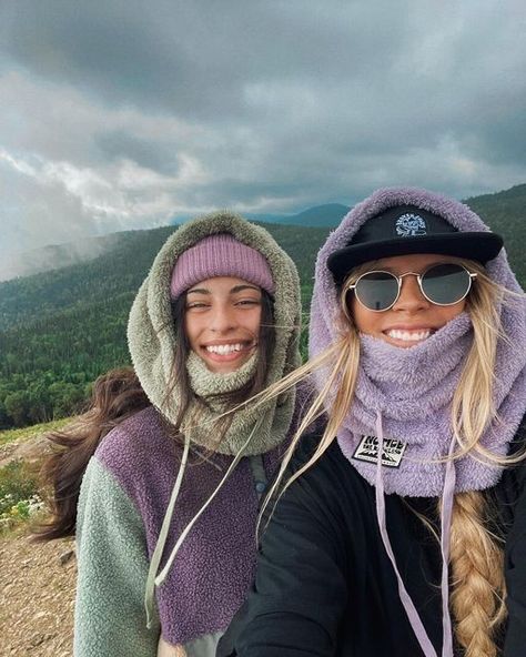 Hiking Outfit Autumn Women, Hiking In Winter Outfits, Hiking Fall Outfit Outdoors, Winter Hiking Outfits For Women, Autumn Hike Outfit, Women’s Hiking Clothing, Notice The Reckless, Winter Hiking Outfit Women Cold Weather, Cool Hiking Outfit