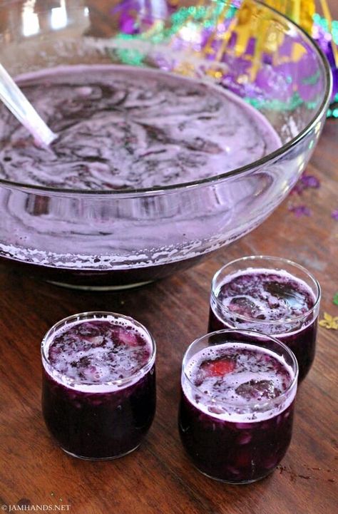 Grape & Ginger Ale "Chunky" Punch - Jam Hands Purple Punch Recipes, Welch Grape Juice, Grape Punch, Bridal Shower Punch, Party Punches, Alcoholic Punch Recipes, Non Alcoholic Punch, Party Punch Recipes, Alcoholic Punch