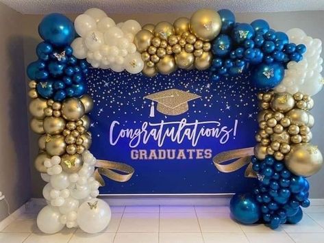 Balloon Decoration For Graduation, Graduation Backdrop Ideas 2023, Graduate Backdrop Ideas, Graduation Balloon Decorations Outside, Graduation Celebration Decoration, Graduation School Decorations, Graduation Decorations Balloons, High School Graduation Balloon Garland, Balloon Arch For Graduation