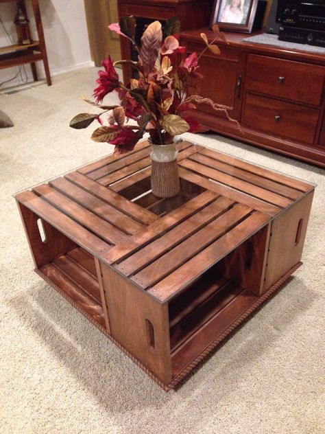 Wooden crate with glass top Diy Table Design, Reclaimed Coffee Table, Coffee Table Inspiration, Diy Storage Rack, Table Inspiration, Diy Coffee Table, Diy Coffee, Wooden Pallets, Coffee Table Design