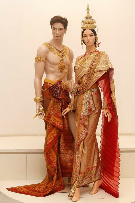 ชุดไทย Cambodian Traditional Clothing Men, Queen Of Thailand, Thailand Clothes, Thai Outfits, Thailand Costume, Thai Traditional Clothing, Asian Attire, Sejarah Asia, Thailand Dress