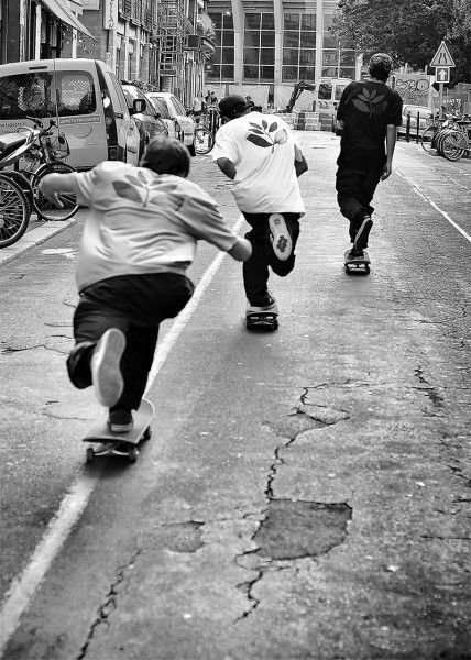 Magenta Skateboards, Skater Friends, Skate Photography, Sk8er Boi, Skate Vibes, Skateboard Photos, Skate Aesthetic, Skateboard Aesthetic, Skate Photos