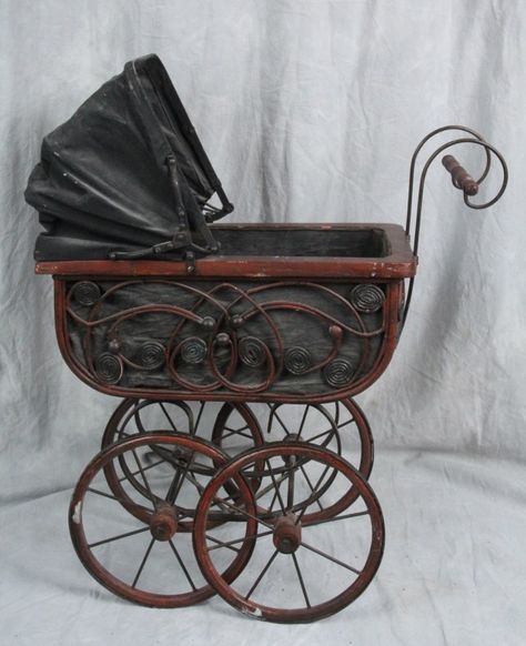 L161 Antique Victorian Wicker Cloth Iron Baby Doll Carriage Pram Buggy ... Vintage Baby Gear, Farmhouse Victorian, Metal Baby, Victorian Toys, Best Baby Strollers, Vintage Pram, Dollhouse Inspiration, Antique Wicker, Haunted Dolls