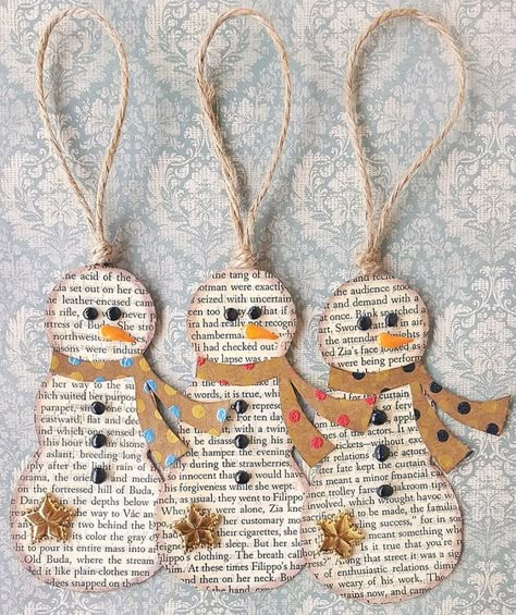 Paper Snowmen, Joululahjat Diy, Free Christmas Crafts, Snowmen Ornaments, Desain Quilling, Christmas Crafts To Make, Old Book Pages, Countdown To Christmas, Snowman Crafts