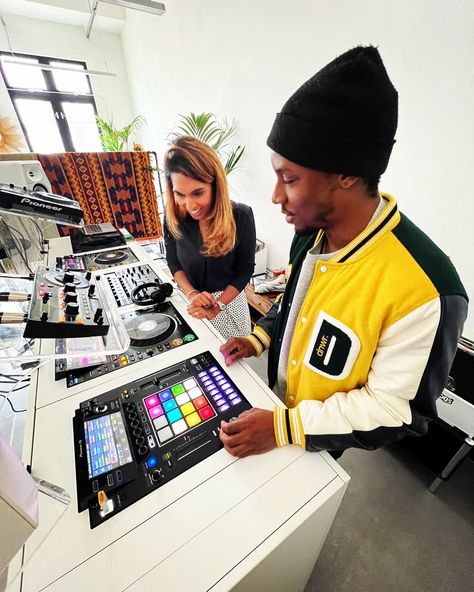 DJ School London Dj Lessons, Learn To Dj, Dj School, Creative Vibes, Ministry Of Sound, Music Academy, Uk Post, Dj Music, Music Production