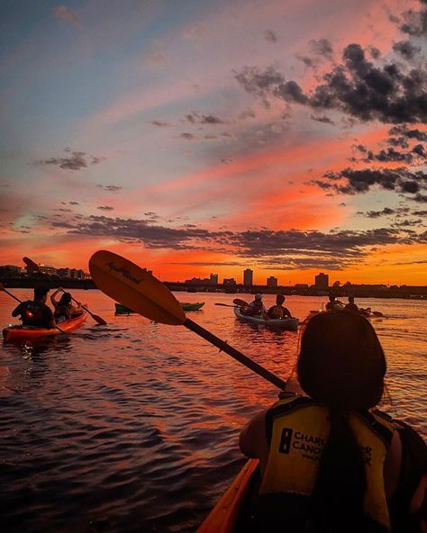 Paddle Boston - Charles River Canoe & Kayak :: Sales, Rentals, Trips, Instruction, and Gear in Boston > Skyline & Sunset Kayak Tours from Kendall Square Kayaking Picture Ideas, Kayaking Aesthetic Friends, Kayaking With Friends, Summer Camp Picture Ideas, Canoeing Aesthetic, Kayak Aesthetic, Kayaking Sunset, Kayaking Pictures, Sunset Kayaking