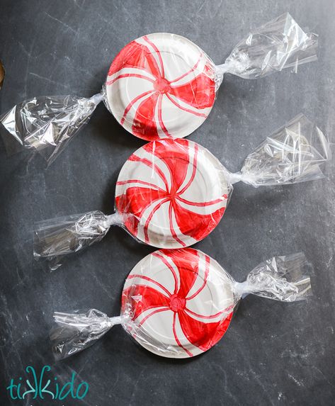 Paper plates decorated to look like giant peppermint candies. Giant Peppermint Candy, Peppermint Candy Decorations, Candy Christmas Garland, Peppermint Christmas Decor, Christmas In July Decorations, Candy Decorations Diy, Diy Christmas Candy, Christmas Door Decorating Contest, Candy Cane Decorations