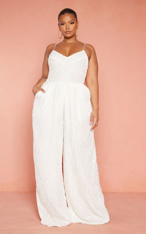 Plus Size Ibiza Outfits, Plus Size Reception Outfit, Plus Size Hen Do Outfit, Plus Party Outfit, All White Outfit Plus Size, Plus Size White Jumpsuit, All White Party Outfits, Hen Do Outfits, Engagement Party Outfit